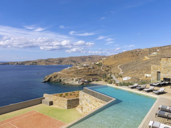 Super views over the main pool, the tennis court and the sea.